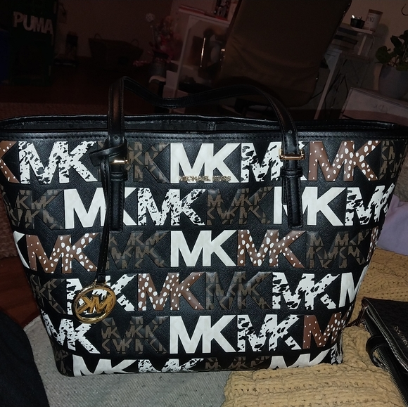 Micheal Kors large bag black - Picture 2 of 3